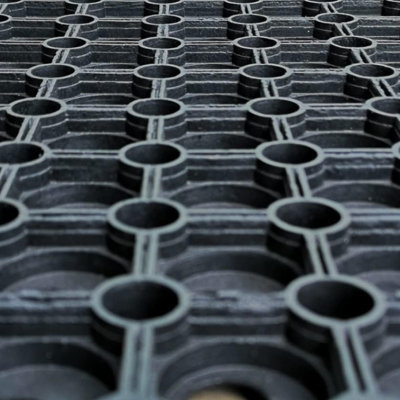 Grass Protection Mat - Heavy Duty Rubber - 1.5m x 1m x 16mm + Free Fixing Pegs