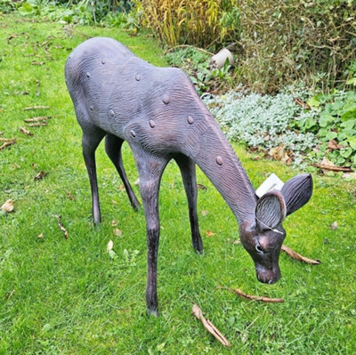 Grazing Doe Garden Sculpture Aluminium Decoration