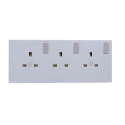 Greenbrook GB223W-C Convertor Socket 2 Gang to 3 Gang