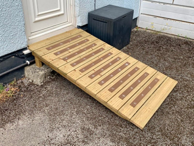 GreenTec GRP Anti Slip Decking Strips 600mm x 50mm Brown Pack of 5 ...