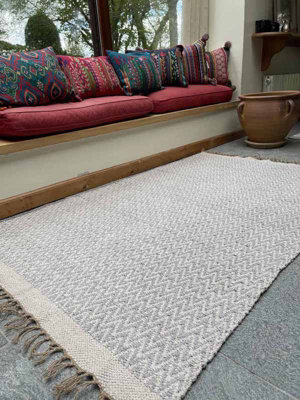 GRETA Soft Bedroom Rug Pale Herringbone Pattern - L120 x W180 - Grey