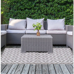 Grey and White Geometric Lightweight Outdoor Rug, 120cmx180cm (4ftx6ft)