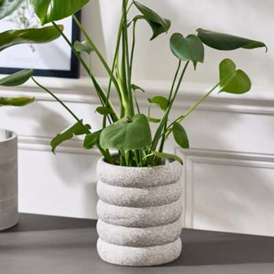Grey Rippled Ceramic Planter with Speckled Finish Indoor Stoneware Decorative Plant Pot (H) 16.5cm, (Dia)13cm