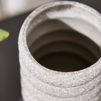 Grey Rippled Ceramic Planter with Speckled Finish Indoor Stoneware Decorative Plant Pot (H) 16.5cm, (Dia)13cm