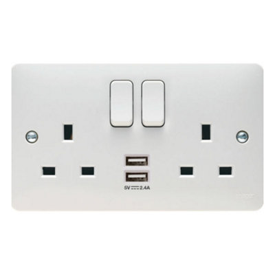 Hager WMSS82USB Sollysta Switch Socket Outlet 13 Amp with 2 x USB Charging Points 2.4A