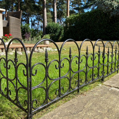 Hampton Black Plastic Lawn Edging (59cm x 32cm) - 10 Panels