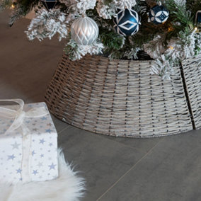 Hand Finished Christmas Tree Skirt -  Traditional Rustic Rattan Wicker Basket Trunk Surround