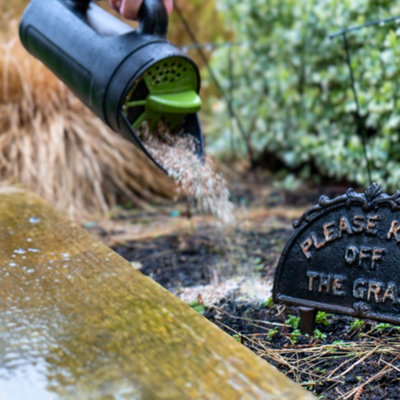 Shaker à Main 900 Ml FLORA GUARD - Pour Semences, Engrais, Sel De Déneigement | 4 Ouvertures Réglables, Poignée Ergonomique