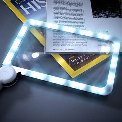 Magnifying glass with led light discount