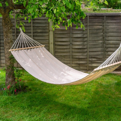 Harbour Housewares - Garden Hammock with Spreader Bars - Natural - 4