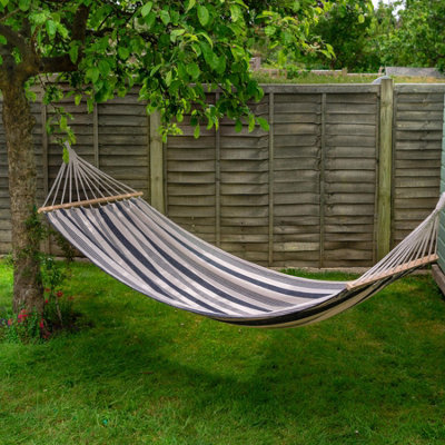 Harbour Housewares - Garden Hammock with Spreader Bars - Navy Stripe - 4