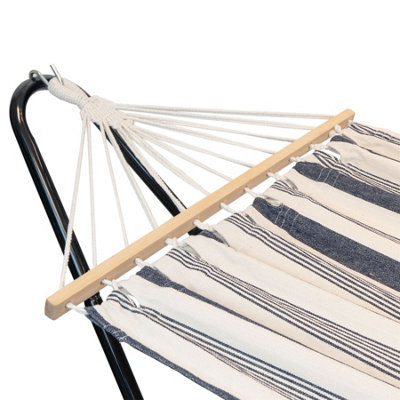 Harbour Housewares - Garden Spreader Bar Hammock with Stand - Navy Stripe - 7