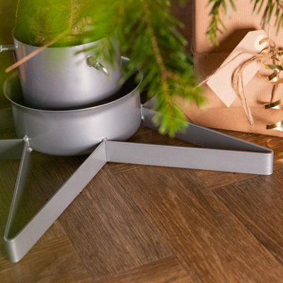 Harbour Housewares - Metal Star Christmas Tree Stand - Silver - 7