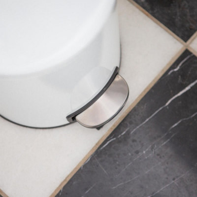 Harbour Housewares Round Stainless Steel Pedal Bins - 5L - White - Pack of 2 - 6