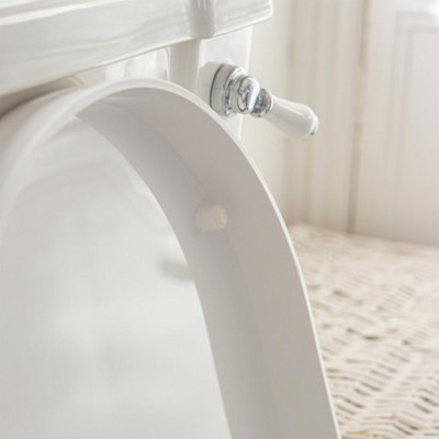 Harbour Housewares Square Soft Close Toilet Seats - White - Pack of 2 - 7