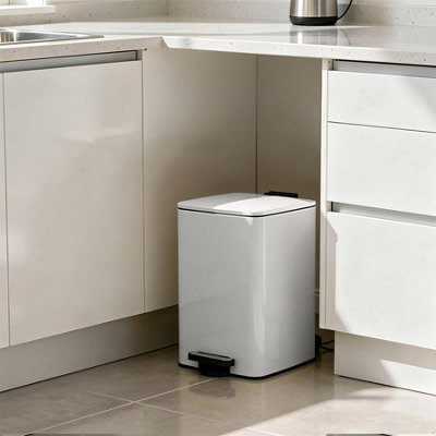 Harbour Housewares Square Stainless Steel Kitchen Pedal Bin - 20L - White