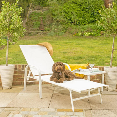 Harbour Housewares - Sussex Sun Loungers and Table Set - 2 Garden Adjustable Loungers with 2 Side Table - Modern Design - White - 4