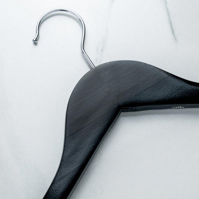 Harbour Housewares Wooden Coat Hangers - Black - Pack of 20 - 7