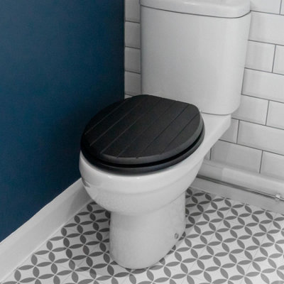 Harbour Housewares - Wooden Soft Close Toilet Seat - Black - 5
