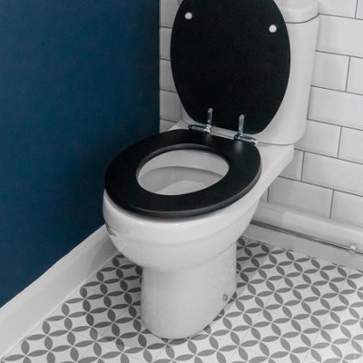 Harbour Housewares - Wooden Soft Close Toilet Seats - Black - Pack of 2 - 6