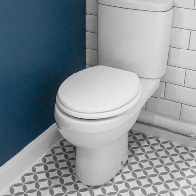 Harbour Housewares - Wooden Soft Close Toilet Seats - White - Pack of 2 - 5
