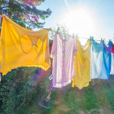 https://media.diy.com/is/image/KingfisherDigital/hardys-clothes-washing-line-pvc-coated-with-steel-core-outdoor-indoor-suitable-clothes-line-80kg-capacity-15m-white~5055521159992_02c_MP?$MOB_PREV$&$width=618&$height=618