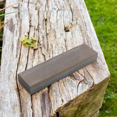 Hardys Dual Whetstone - Fine & Coarse Grit Double Sided Blade Sharpener, Water or Oil Suitable, Corundum Sharpening Stone