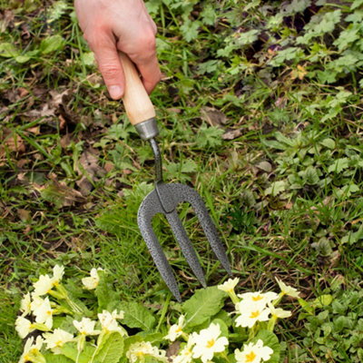 Hardys Garden Hand Fork - Transplanting & Weeding Fork, 3 Tine Carbon Steel Head, Contoured Ash Wood Handle - (L) 30cm x (W) 8cm