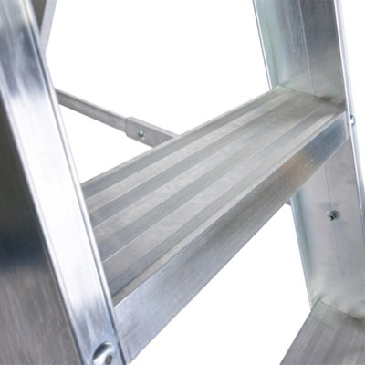 Heavy Duty Class 1 Swingback Step Ladders 4 Treads