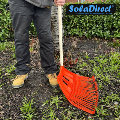 Heavy-Duty Garden Rake - 27 Tines / 57cm Wide Durable Plastic Head ...