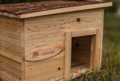 Hedgehog House and Hibernation Shelter Durable Wooden Predator Proof Outdoor Habitat Feeding Station and Home