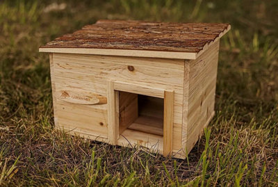 Hedgehog House and Hibernation Shelter Durable Wooden Predator Proof Outdoor Habitat Feeding Station and Home