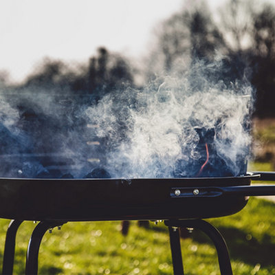 bbq smoking wood