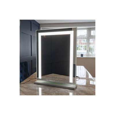 Hollywood Portrait LED Strip Mirror with USB