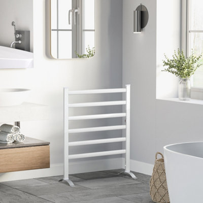 Freestanding store towel warmer