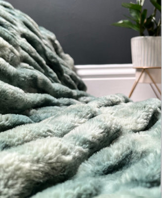 Aspen home faux fur blanket sale