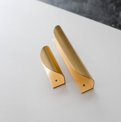 Home Luxe Co Durham Curved Brass Handle 60mm