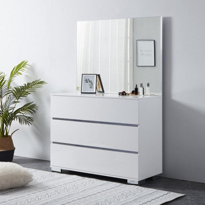 Chest of drawers store as dressing table