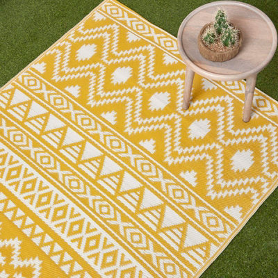 Homescapes Anna Aztec Yellow & White Outdoor Rug Runner, 75 x 200 cm