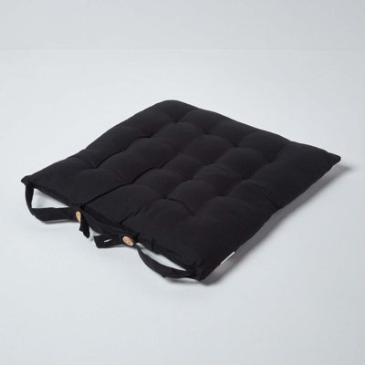 https://media.diy.com/is/image/KingfisherDigital/homescapes-black-plain-seat-pad-with-button-straps-100-cotton-40-x-40-cm~5055967411821_02c_MP?$MOB_PREV$&$width=618&$height=618