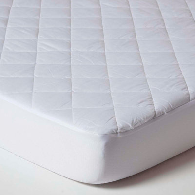 Homescapes Cot Bed Quilted Waterproof Mattress Protector 70 x 140 cm ...