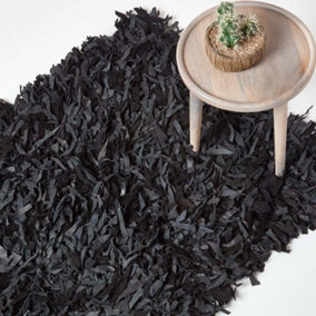 Homescapes Dallas Leather Shaggy Rug Black, 90 x 150 cm