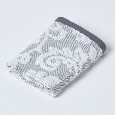 Homescapes Damask Turkish Cotton 600 GSM Face Cloth, Silver