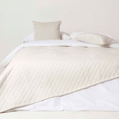 Homescapes Diamond Quilted Cream Velvet Throw