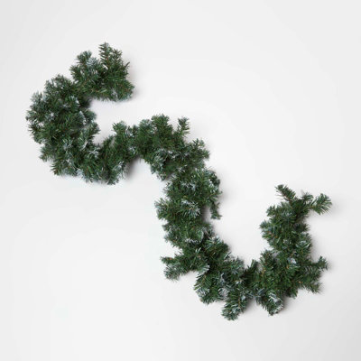 Homescapes Green Snow Dusted Christmas Wreath, 18 Inches