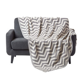 Homescapes Grey Chevron Cotton Knitted Throw, 130 x 170 cm