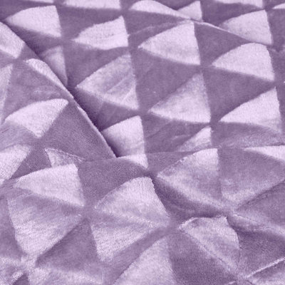 Homescapes Lavender Purple Geometric Triangle Velvet Throw 130 x 160 cm