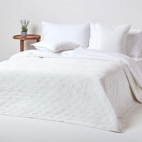 Homescapes Luxury Cream Quilted Velvet Bedspread Geometric Pattern 'Paragon Diamond' Throw, 200 x 200 cm