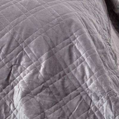 Homescapes Luxury Dark Grey Quilted Velvet Bedspread Geometric Pattern 'Paragon Diamond' Throw, 200 x 200 cm