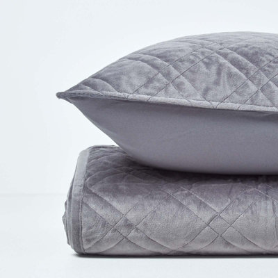 Homescapes Luxury Dark Grey Quilted Velvet Bedspread Geometric Pattern 'Paragon Diamond' Throw, 200 x 200 cm